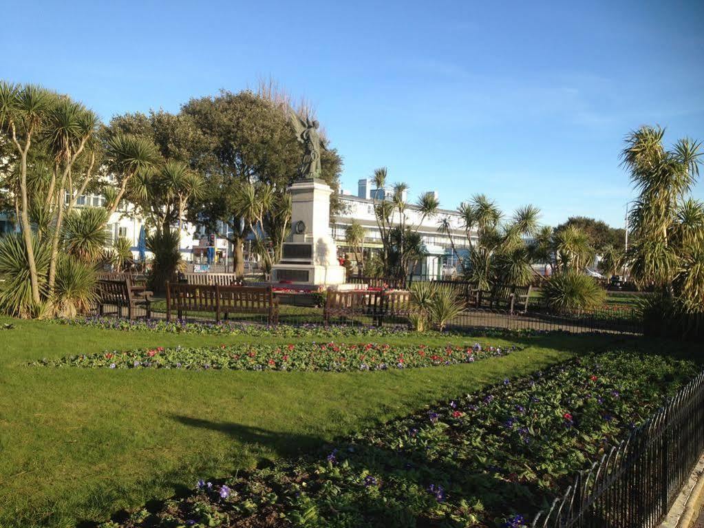 The Beeches Clacton-on-Sea Exterior photo